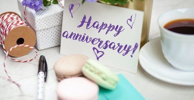 Classy Wedding Anniversary gifts